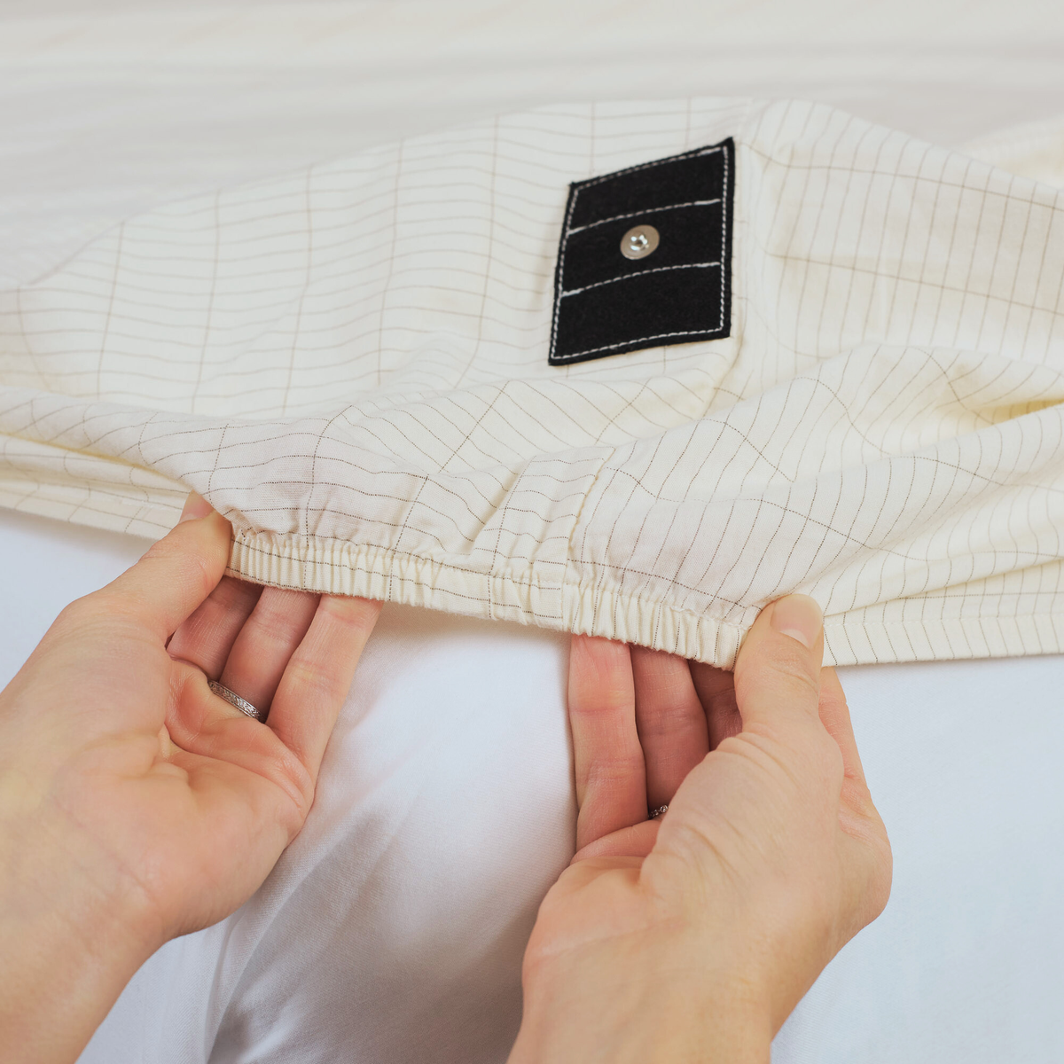 Elasticated edge of the Rowland organic fitted earthing sheet